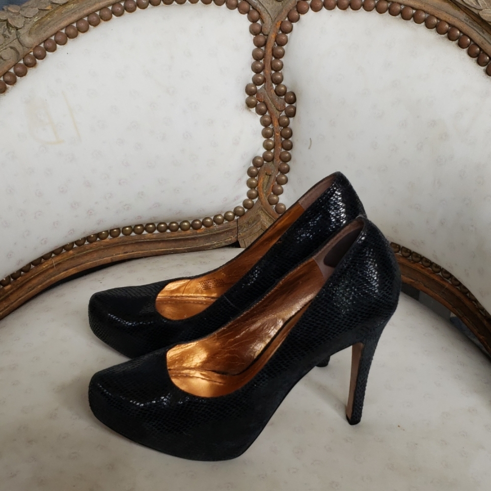 Bcbg platform pumps